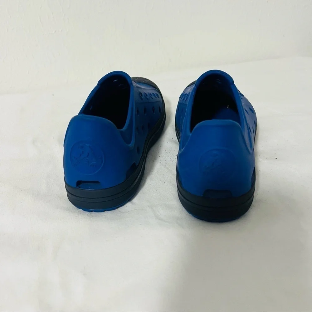 Crocs Kids' Bump-It Shoe Size J2 Blue/Navy Everyday Casual Beach Vacation Water